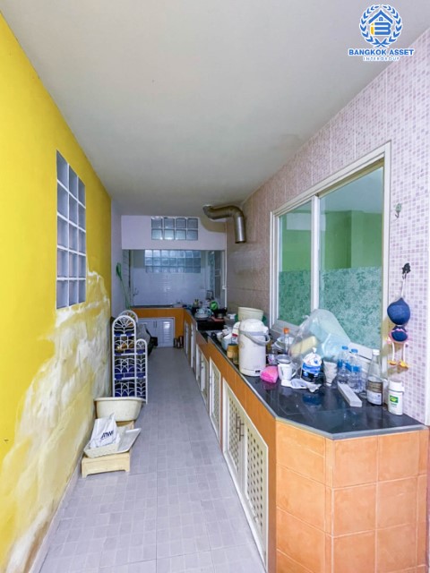 *****บ้านแฝดมือสอง ม.นันท์นรินทร์ นาวง-ดอนเมือง บ้านแฝดพร้อมอยู่ เนื้อที่ 35.5 ตร.ว. ฟังก์ชัน 3 ห้องนอน 3 ห้องน้ำ จอดรถได้ 2 คัน บนทำเลดีที่สุด ราคาคุ้มสุดในย่านนี้! เชื่อมต่อทุกการเดินทาง ใกล้สนามบินดอนเมือง ทางด่วน "อุตราภิมุข" และรถไฟฟ้าสายสีแดงเข้ม "สถานีหลักหก"